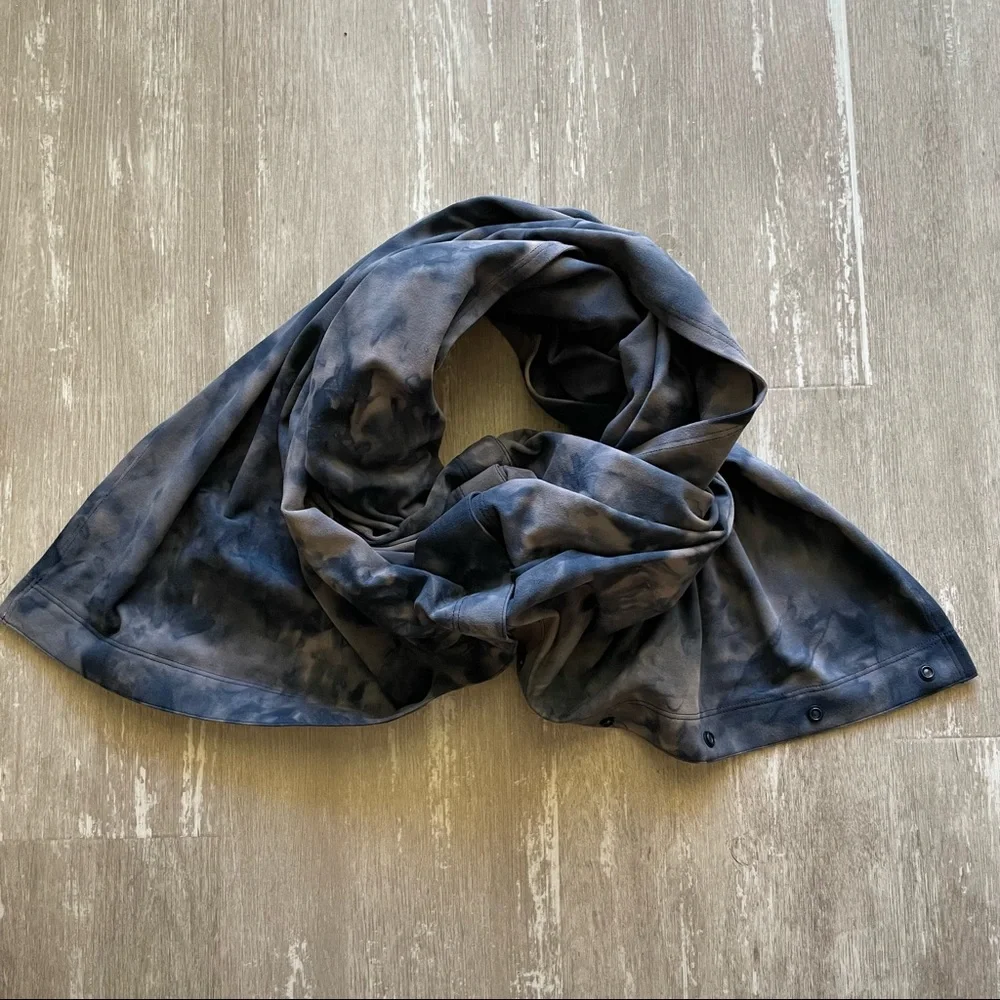 Lululemon Customizable Snap Scarf - Diamond Dye Navy - Picture 2 of 6